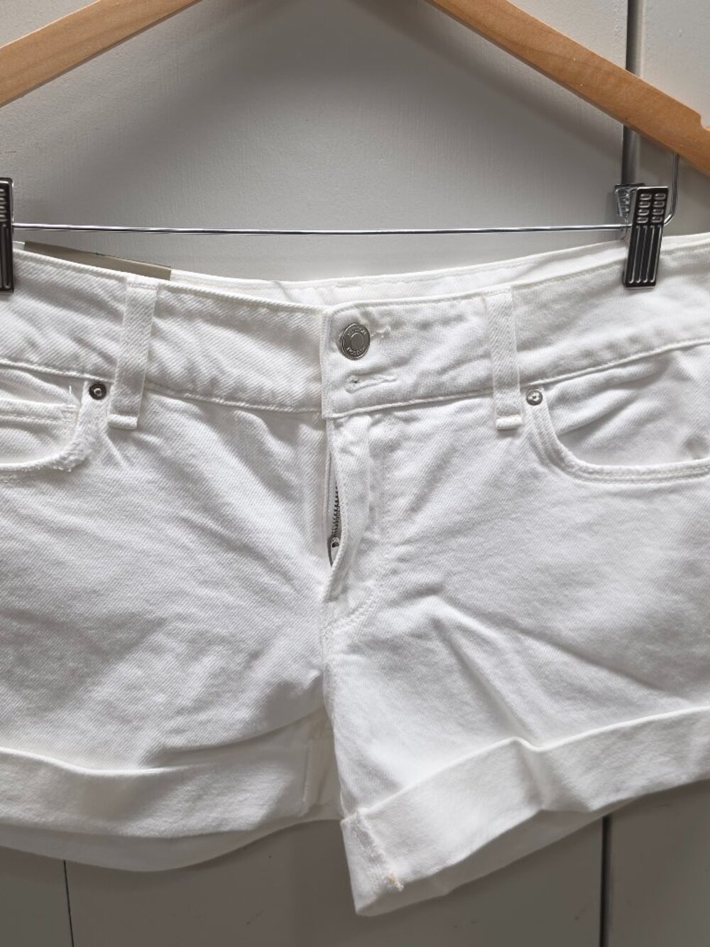 Hudson Croxley Mid Thigh Short, White 27